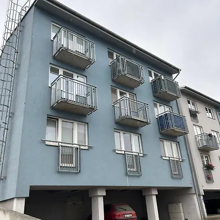 Cozy Studio In Neighbourhood With Prague شقة